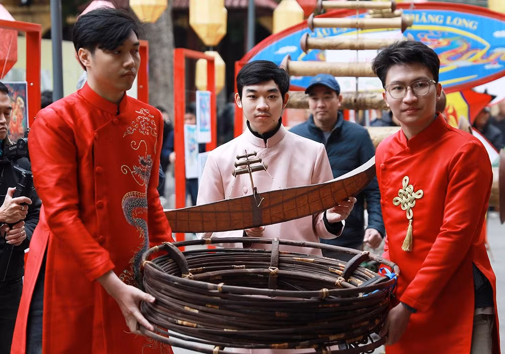 Diều có chiều dài khoảng 1m, được làm hoàn toàn bằng tre, giấy…