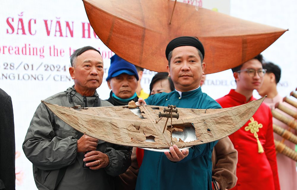 Con diều cổ được trưng bày để mọi người cùng chiêm ngưỡng.