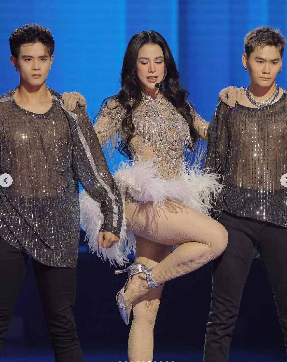 Diep Lam Anh lang-xe mot ton hinh the-Hinh-5