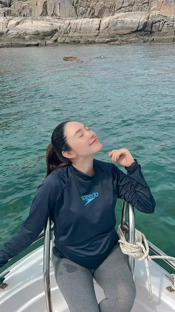 Minh Hang lo khuyet diem, phai dung mon 