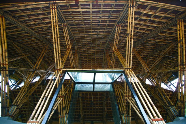 Kết cấu đặc sắc được tạo nên từ những thân tre.