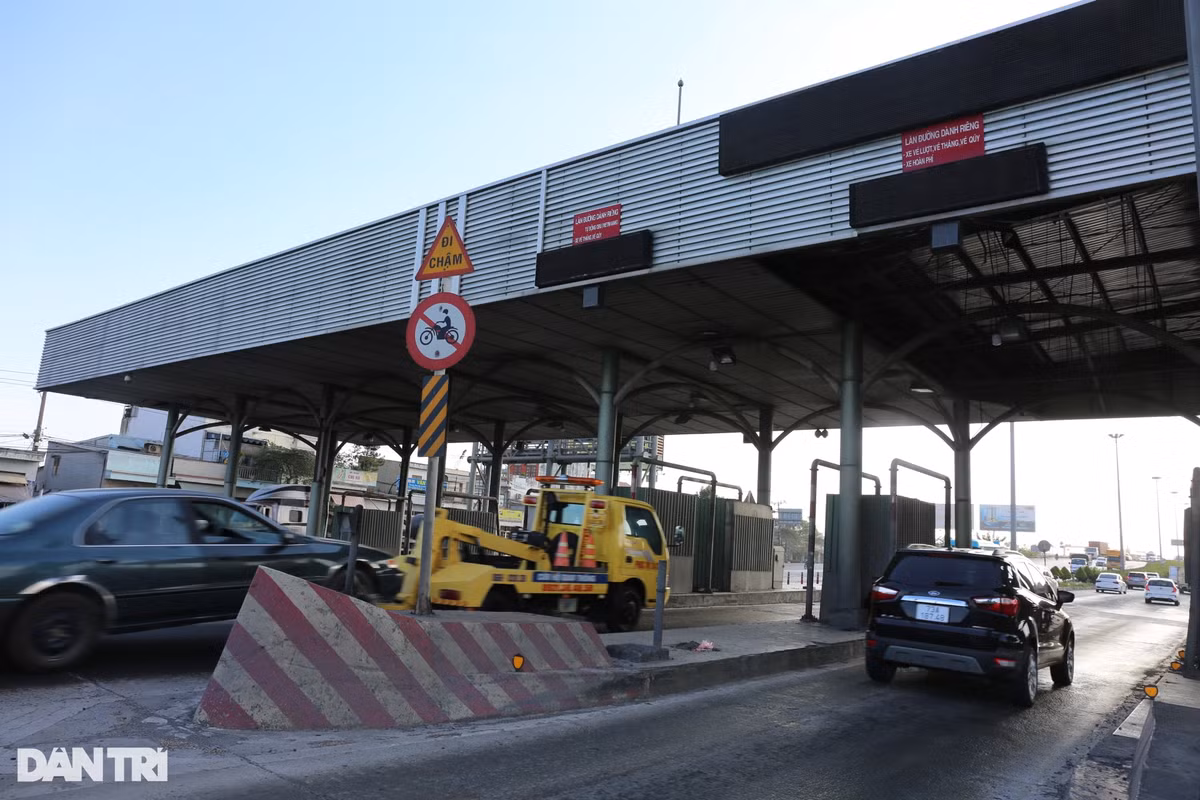 Theo Khu quản lý đường bộ IV, các tuyến quốc lộ qua Đồng Nai có 6 trạm thu phí gồm: trạm BOT trên quốc lộ 1K, trạm BOT Tân Phú (quốc lộ 20), trạm BOT cầu Đồng Nai (quốc lộ 1), trạm BOT Trảng Bom (quốc lộ 1) và hai trạm thu phí T1, T2 (quốc lộ 51). Trong đó, trạm BOT Trảng Bom là trạm duy nhất đang thu phí.