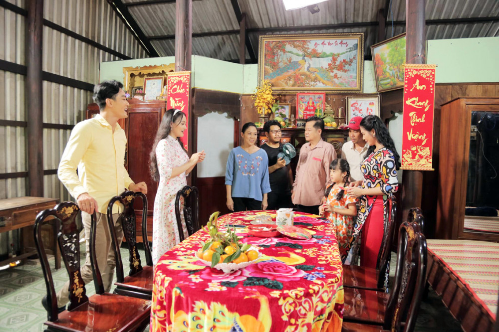 Phim hài Tết 2024 vẫn thiếu phim đáng xem dù bớt nhảm nhí, hở hang - Hình 5 Phim hai Tet 2024 van thieu phim dang xem du bot nham nhi, ho hang-Hinh-5