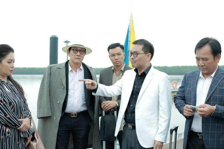 Phim hài Tết 2024 vẫn thiếu phim đáng xem dù bớt nhảm nhí, hở hang Phim hai Tet 2024 van thieu phim dang xem du bot nham nhi, ho hang