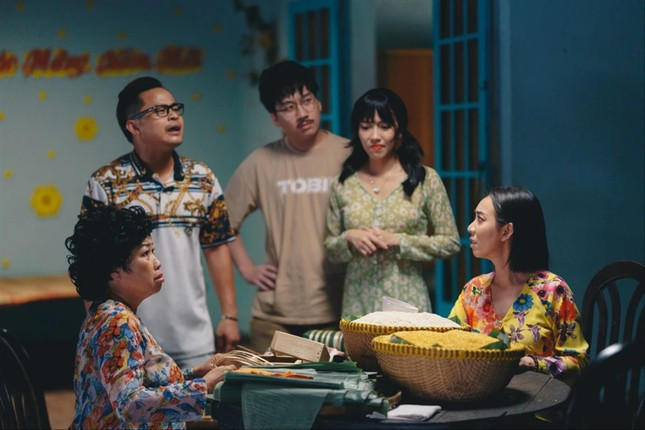 Phim hài Tết 2024 vẫn thiếu phim đáng xem dù bớt nhảm nhí, hở hang - Hình 4 Phim hai Tet 2024 van thieu phim dang xem du bot nham nhi, ho hang-Hinh-4