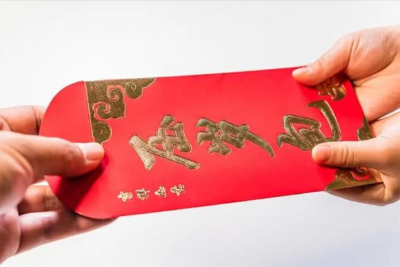 Tet Nguyen dan, khi nao bo me se li xi cho con cai?