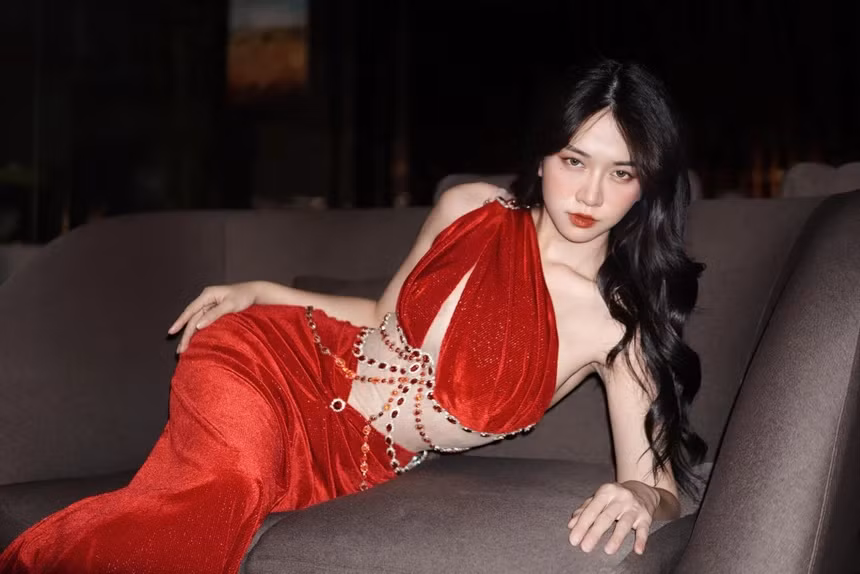 Le Bong dien xuat the nao khi dong nu chinh?