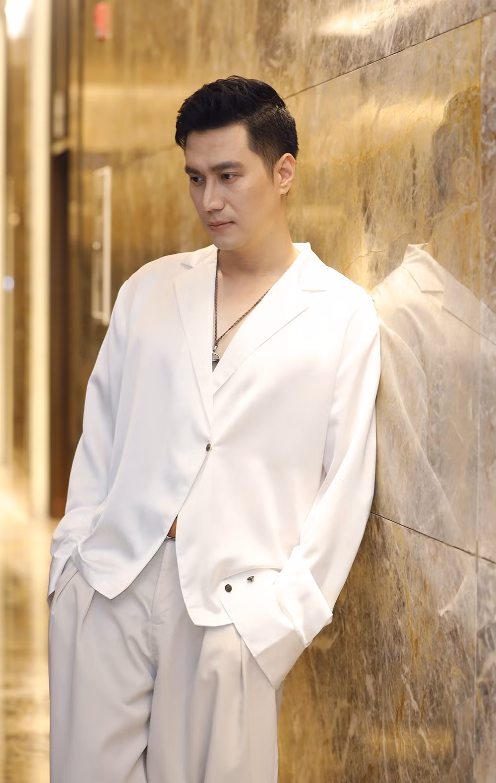 Viet Anh muon o canh nguoi phu nu dem den binh yen-Hinh-3