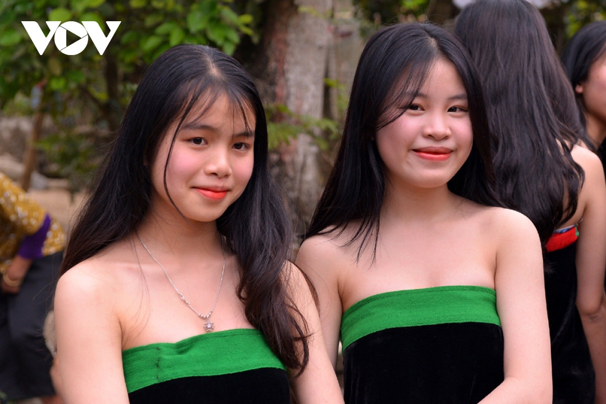 Thiếu nữ Thái xứ Mường So - Khổng Lào được biết đến với cái tên miền gái đẹp Tây Bắc và họ quan niệm tắm, gội hàng ngày trên dòng Nậm Lụm sẽ càng trắng và đẹp hơn.