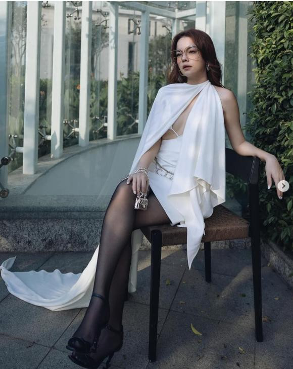 Pham Quynh Anh tung anh “chat chem” dau nam, hiem hoi ho bao