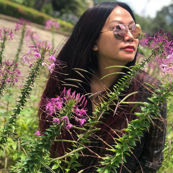 ăm 2003, Kim Khánh nhận được giải Mai Vàng dành cho Nữ diễn viên chính xuất sắc trong bộ phim "Lưới Trời" của đạo diễn Phi Tiến Sơn. Tuy không quá đình đám nhưng Kim Khánh là nghệ sĩ có hoạt động nghệ thuật bền bỉ suốt 30 năm qua.