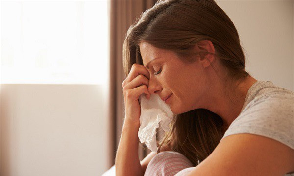 Nghe tieng chuong cua dem khuya, toi nhin ra va bat khoc thay canh nay