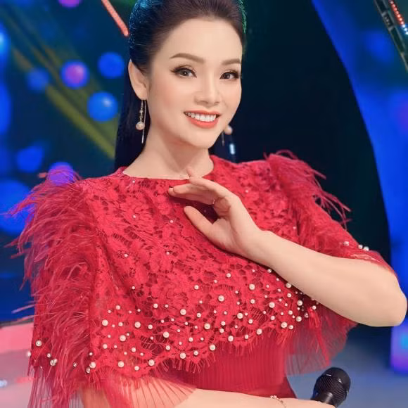 Tan Nhan rao ban hai can ho hon 20 ty, do giau gay choang