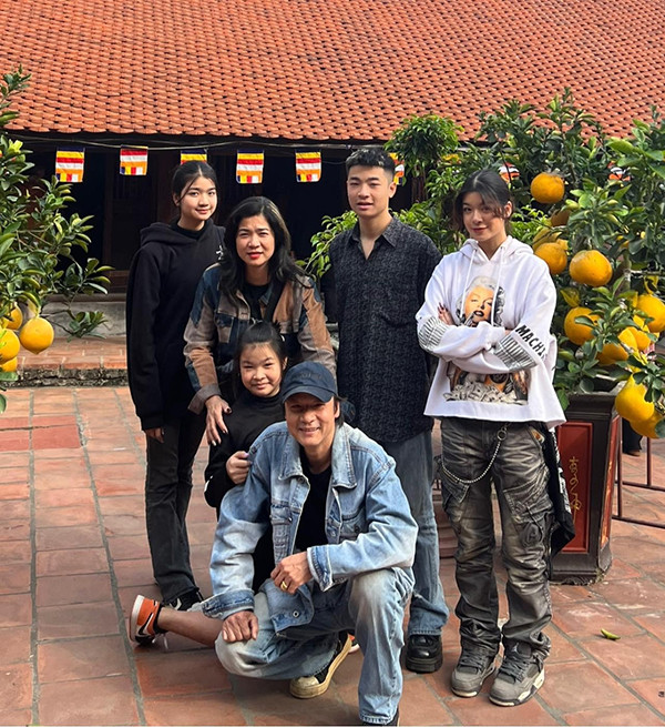 NSƯT Võ Hoài Nam hạnh phúc bên vợ thấu hiểu tâm lý chồng - Hình 8 NSUT Vo Hoai Nam hanh phuc ben vo thau hieu tam ly chong-Hinh-8