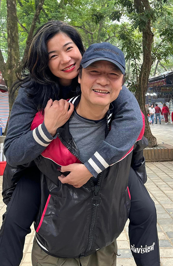 NSƯT Võ Hoài Nam hạnh phúc bên vợ thấu hiểu tâm lý chồng - Hình 5 NSUT Vo Hoai Nam hanh phuc ben vo thau hieu tam ly chong-Hinh-5