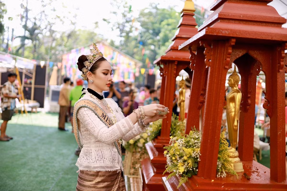 Dan hoa hau mac goi cam tai le hoi te nuoc-Hinh-23