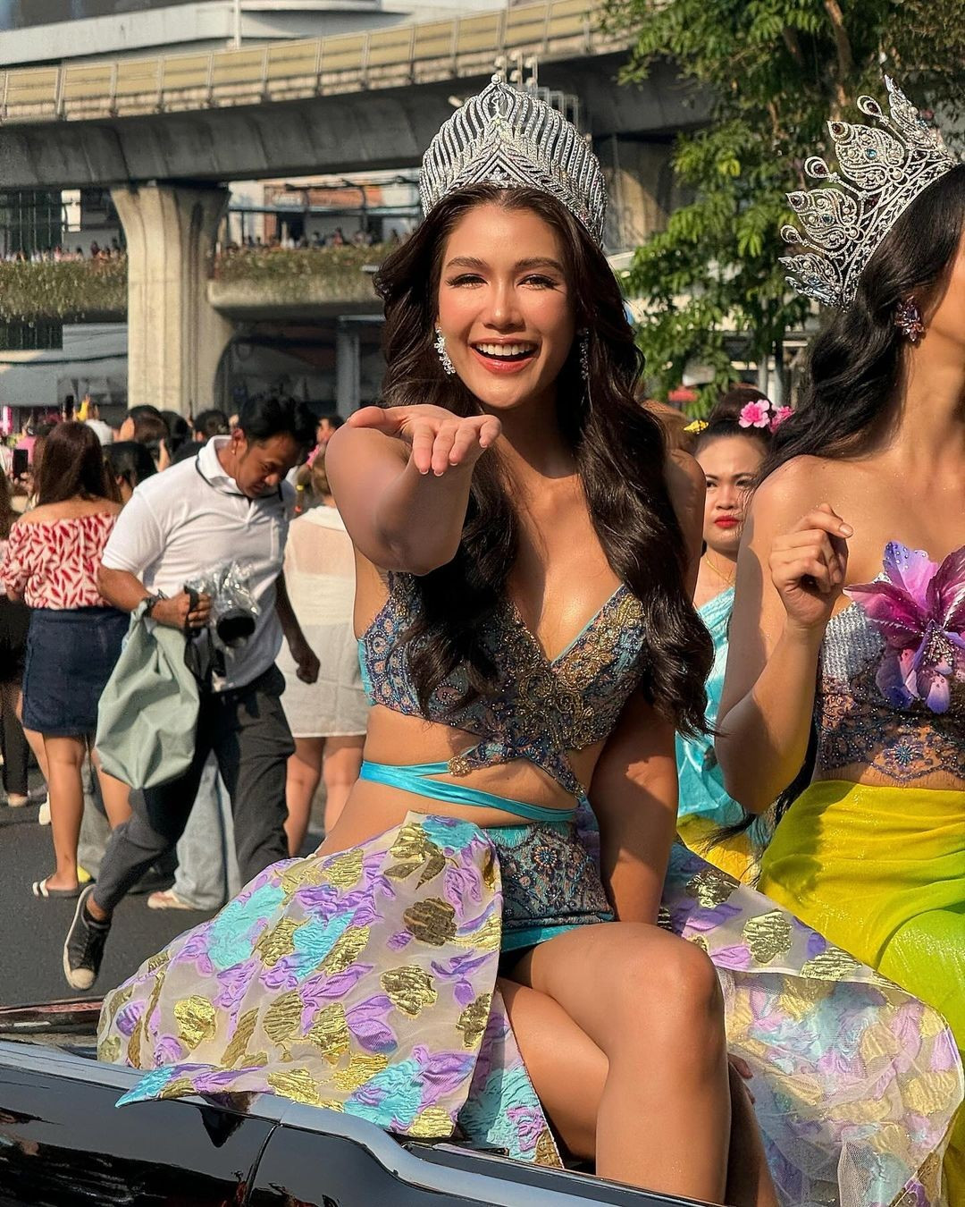 Dan hoa hau mac goi cam tai le hoi te nuoc-Hinh-7