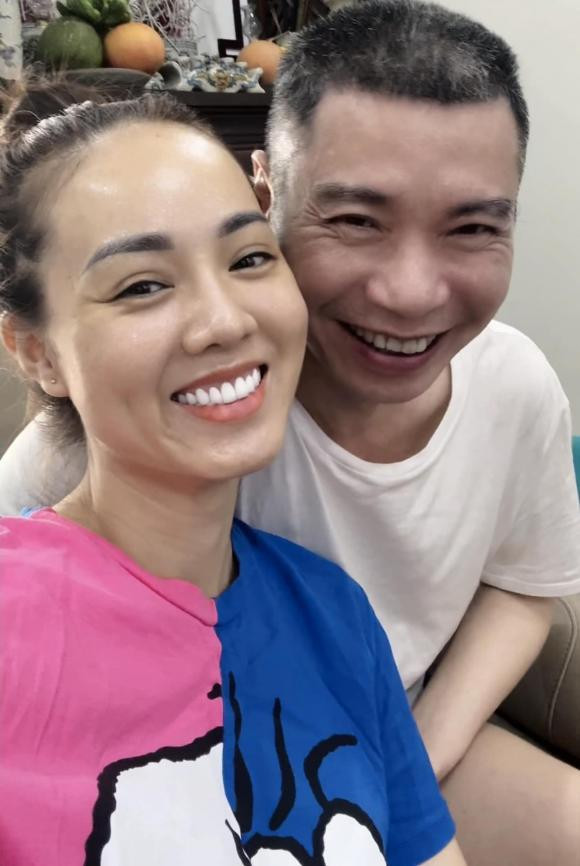 Những năm vừa qua, Công Lý vắng mặt hoặc xuất hiện rất mờ nhạt ở Táo Quân do bị đột quỵ. Hiện tại ở bên chăm sóc anh là bà xã Ngọc Hà.