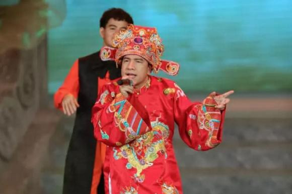 Nghệ sĩ Quang Thắng và vợ kém 11 tuổi có cuộc sống hôn nhân hạnh phúc và khá êm đềm.