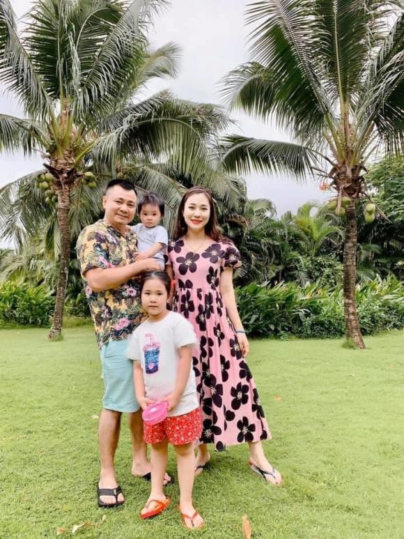 Nhìn ảnh trên trang cá nhân, có thể thấy vợ Tự Long rất đảm đang, chiều chồng, chăm con.