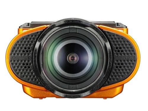 So với người tiền nhiệm, Ricoh WG-M2 cũng trông không mấy khác biệt về thiết kế bên ngoài. Vẫn là kiểu dáng gọn nhẹ nhưng khỏe khoắn với bộ cánh tông màu đen - cam tương phản nổi bật. Dù thoạt trông không có nhiều khác biệt về ngoại hình, nhưng ẩn sâu trong chiếc camera hành động Ricoh WG-M2 là những chi tiết nâng cấp phần cứng đáng chú ý.