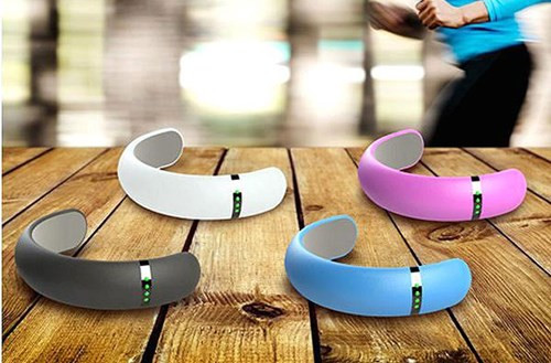 Tất “nhắn tin”. Công ty Heapsylon đã cho ra đời đôi tất thông minh Sensoria, cho phép xác định loại và mức độ hoạt động dựa vào những dấu hiệu áp lực mà chân người dùng đem lại. Nó có thể gửi tới bạn những cảnh báo để tránh bị thương.