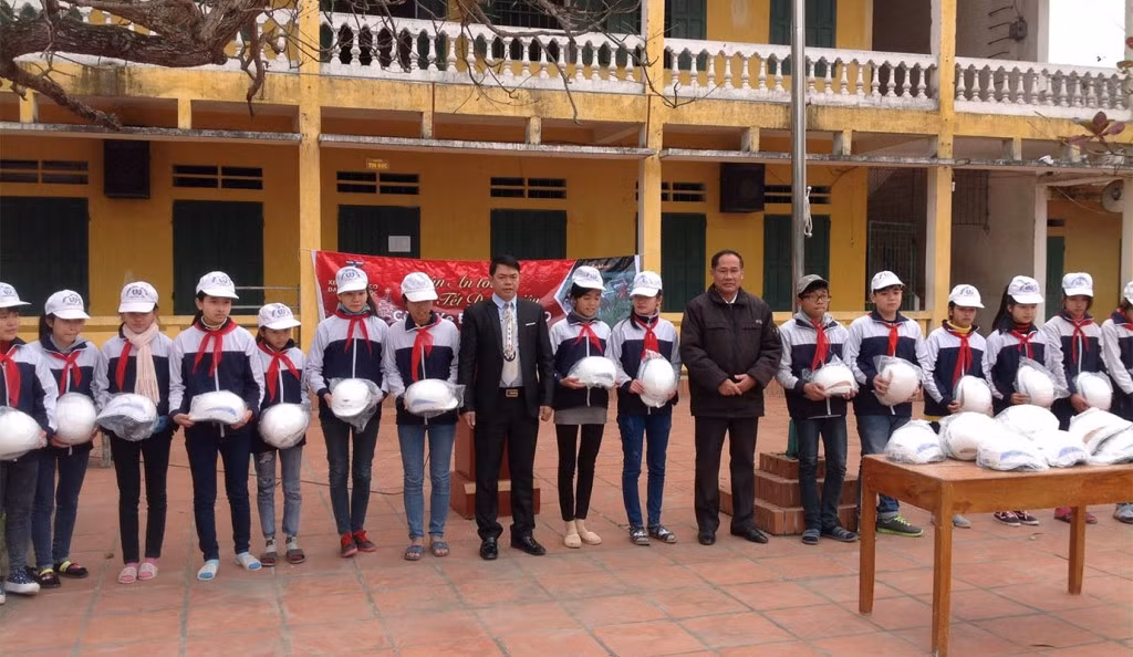 Hang tram mu bao hiem den tay hoc sinh Thai Binh-Hinh-3