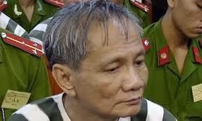 Ông trùm ma túy uống cạn 2 lon bia trước lúc bước ra trường bắn - Ảnh 3 Ông trùm ma túy uống cạn 2 lon bia trước lúc bước ra trường bắn - Ảnh 3