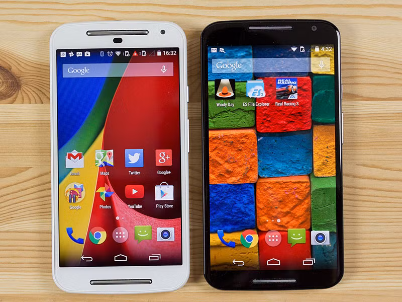 0px; border-style: solid;" /> Motorola Moto X (giá tham khảo 5,99 triệu đồng). Được phủ lớp nano giúp máy có thể ngăn những tia nước phun vào do vô tình hay những cơn mưa nhẹ.