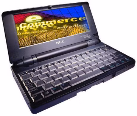  7. NEC Pro Mobile 200. Lý do: Tính hạn chế cố hữu PDA Thời kỳ đầu phát triển của điện thoại thông minh, sự hỗ trợ của PDA rất mốt, nhưng cuối cùng nó đã bị đào thải khỏi thị trường, thiết bị NEC Pro Mobile 200 là một trong các thiết bị hỗ trợ PDA. Nó chạy hệ thống Windows CE, nhưng không hỗ trợ Outlook, tính thực tế hạn chế, trong khi đó giá thành lại khá cao khiến thiết bị này không giành chiến thắng cuối cùng trên thị trường.