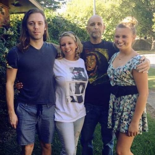 Thành viên thứ 5: Marcel Georges Laverdet (trái). Mặc dù không theo học tại Harvard nhưng Laverdet lại có quen biết với Mark Zuckerberg và một vài thành viên đầu tiên của mạng xã hội Facebook này. Chính Putnam (thành viên thứ 7) và Laverdet đã hack vào Facebook và gây sự chú ý với nhà đồng sáng lập Dustin Moskovitz. Sau khi Putnam được Facebook mời làm việc, Laverdet sau đó cũng đã được mời vào để làm việc tại đây.