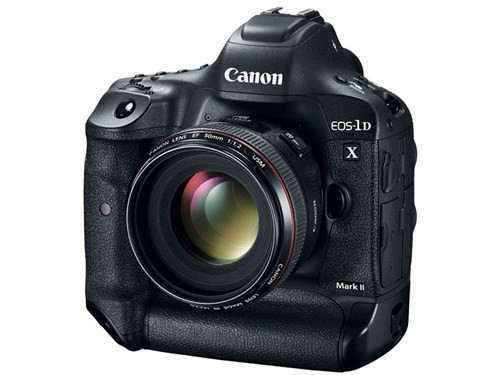 Dự kiến, EOS 1D X Mark II sẽ được bán ra vào tháng 4 tới với giá 5.999 USD (tương đương 133,54 triệu đồng).