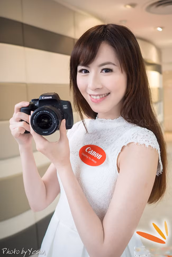 Điểm tương đồng trên 750D và 760D còn là khả năng chụp liên tiếp 5 khung hình/giây, 19 điểm lấy nét cross-type (so với 9 điểm trên 700D) và dải ISO 100 - 12.800.