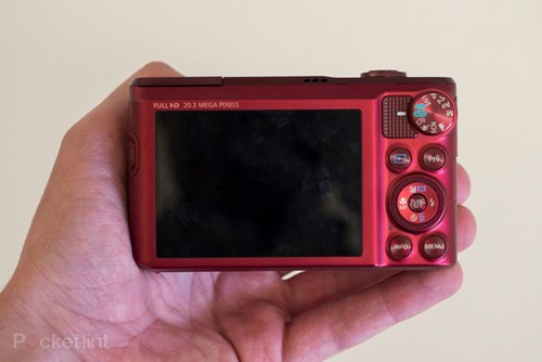 Về ngoại hình, PowerShot SX720 HS trông khá đơn giản và gọn nhẹ (kích thước 110x64x36 mm, cân nặng 270 gam).