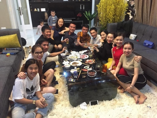 Lộ ảnh Cường Đô la – Hạ Vi ôm nhau tình cảm trong tiệc năm mới - Ảnh 4