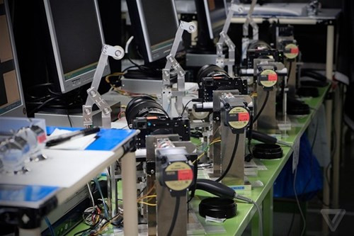 Sau khi lắp ráp, mỗi ống kính sẽ được kiểm tra chất lượng bởi một hệ thống kiểm tra đặc biệt và bí mật của Fujifilm. Nếu không vượt qua hệ thống này, sản phẩm sẽ phải cân chỉnh lại cho đến khi hoàn thiện.