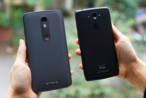 Droid Turbo 2 dùng camera sau 21 megapixel giống với X Style, đèn flash kép. Cụm camera này được gắn trong một thanh thép nổi bật ở mặt sau. Đây là thiết kế khá đặc trưng của Motorola. Droid Turbo 2 dùng camera trước 5 megapixel, có đèn flash.