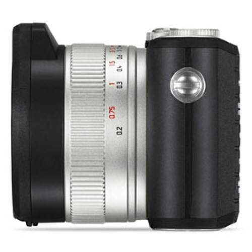 Leica X-U được trang bị cảm biến APS-C 16.5MP, ISO từ 100 - 12800, tốc độ màn trập tối đa 1/2000s, ống kính Summilux 23mm f/1.7 ASPH được phủ lớp kính bảo vệ, một đèn Flash được gắn trên ống kính để chụp khi thiếu sáng.