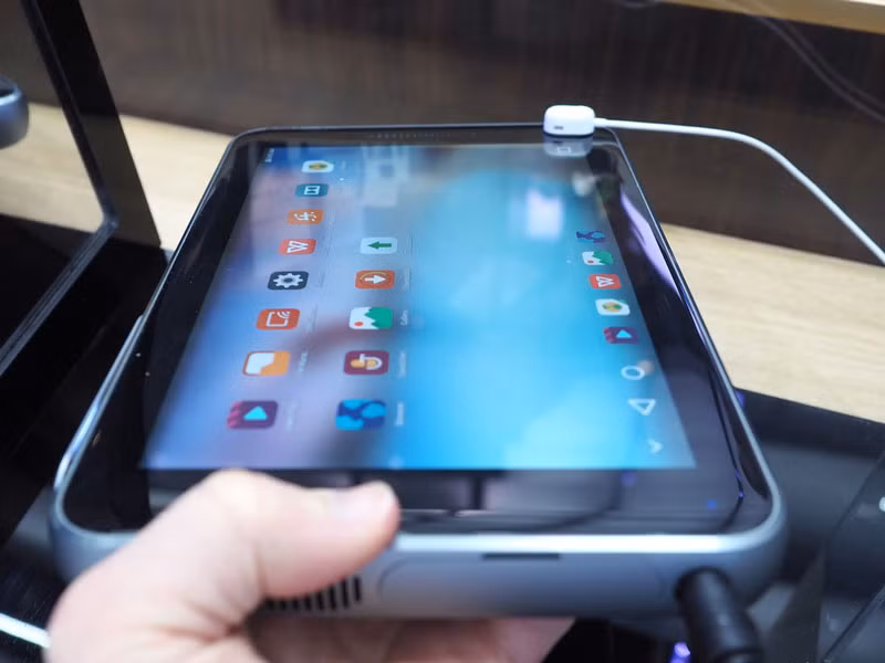 Model này sử dụng chip Qualcomm Snapdragon 801 (GPU Adreno 330) hoặc Snapdragon 625 (GPU Adreno 506).