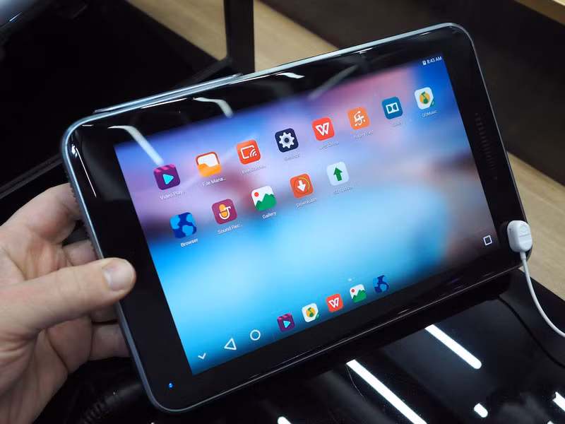 SPro Plus được trang bị màn hình Super AMOLED với kích thước 8,4 inch, độ phân giải 2K (2.560x1.600 pixel).