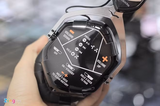 V-Moda Crossfade Wireless có thể giải mã được tất cả các codec âm thanh chất lượng cao: AAC+, AAC, MP3, SBC ở chế độ Bluetooth và cho âm bass sâu lắng, vocal rất thật, rõ ràng, dải mid trong và giàu âm sắc. Model này đem đến âm thanh Hi-fi không dây mà chất lượng không hề bị giảm đi so với kết nối dây truyền thống.