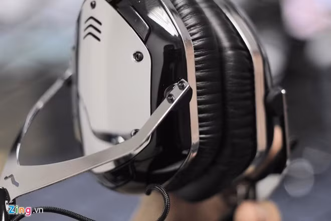 Không chỉ mang lại chất âm trứ danh và sự thoải mái như đã có trên M-100, Crossfade Wireless còn được trang bị thêm công nghệ driver kép 50mm giúp các dải âm mid và treble không bị lấn át bởi âm bass uy lực.