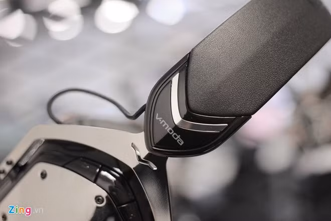 Tất cả các thiết kế trên model này đều mang hình bóng biểu tượng của V-Moda với những đường nét góc cạnh, cứng cáp.