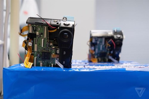 Thân một chiếc X-Pro2 chuẩn bị được hoàn thiện.