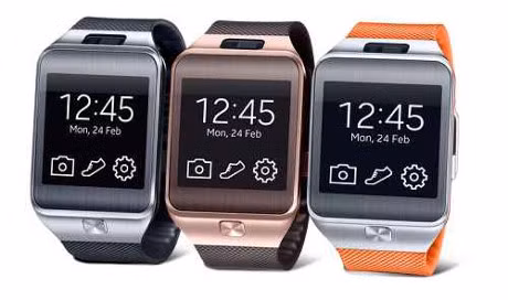  3. Samsung Gear 2. Lý do: Ít ứng dụng, khả năng tương thích hạn chế Phải thừa nhận, đồng hồ Samsung Gear 2 mặc dù tích hợp một số tính năng, nhưng ngoại hình không quá xuất sắc, chạy hệ điều hành Tizen OS, ứng dụng ít, và nó chỉ tương thích với một số mô hình của điện thoại thông minh Samsung. Cuối cùng, giá cả, khả năng tương thích và hỗ trợ phần mềm hạn chế.