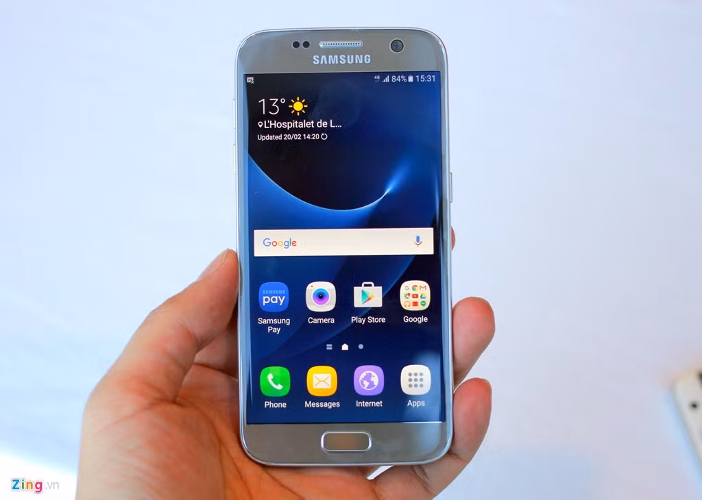 Samsung đã công bố điện thoại Sámung Galaxy S7. Trước đó, hãng tổ chức các buổi dùng thử ngắn dành cho truyền thông. Tên tuổi này không giới thiệu đầy đủ tính năng của S7, mà chỉ tiết lộ một vài thông số cơ bản cùng phần mềm đi kèm.