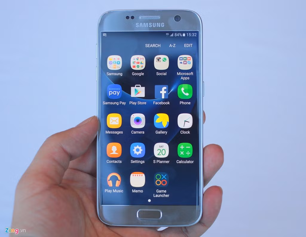 Không chỉ làm mới thiết kế theo hướng nâng cao trải nghiệm, giao diện của máy cũng được tinh giản hơn. Các ứng dụng trên model mới được sắp xếp gọn, hãng cũng nhóm các phần mềm cùng loại bên cạnh việc mở ra một vài tiện ích mới.