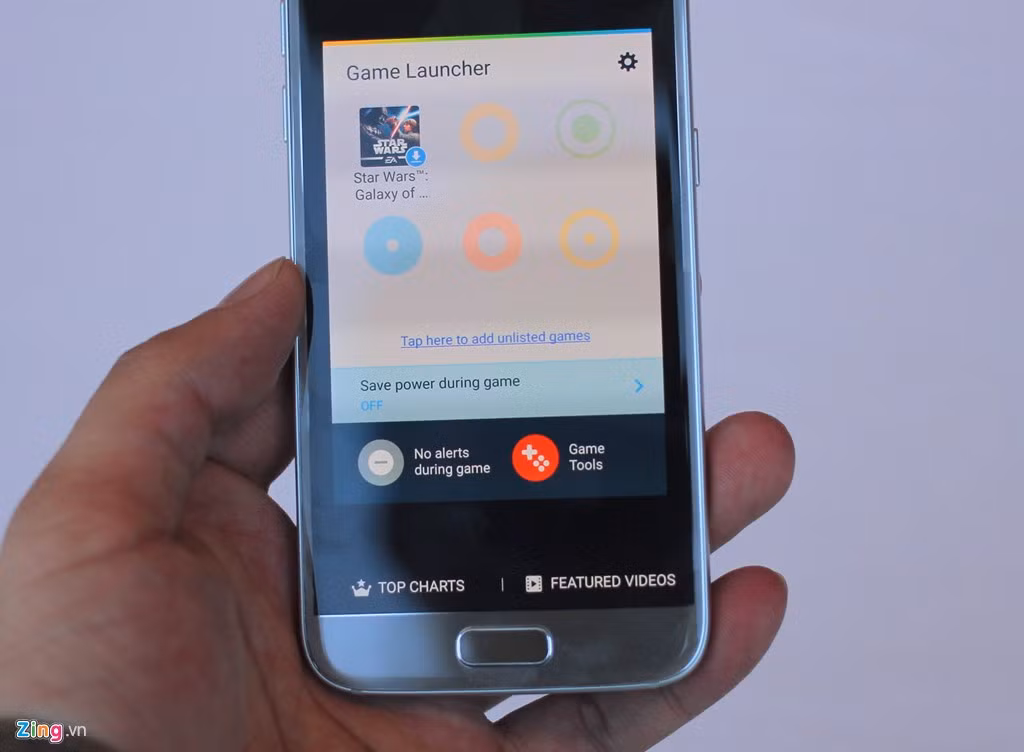 Samsung cho biết, hiệu năng của Galaxy S7 mạnh mẽ hơn, do đó, họ mang đến các trải nghiệm game ấn tượng. Một trong số đó là Hub trò chơi riêng, thống kê các game đang có, chia sẻ với bạn bè cũng như mạng xã hội bằng các công cụ mà Samsung gọi là hệ sinh thái riêng.
