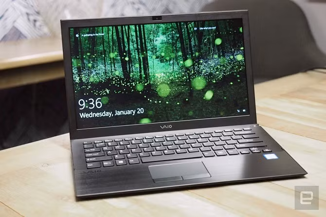 Cuối cùng là bộ đôi S13 và S15. Thuộc dòng VAIO S-series sở hữu cấu hình tầm trung cận cao cấp. Bộ đôi laptop này có nhiều nét giống với các dòng máy VAIO đời xưa khi còn thuộc tay Sony. VAIO S13 sở hữu màn hình 13.3 inch HD, dày 17,7mm và nặng hơn 1kg. Máy tích hợp sẵn vi xử lý Skylake, RAM 4GB, ổ SSD 128GB, hỗ trợ 3 cổng USB 3.0, Wi-Fi chuẩn ac, Bluetooth 4.1 và khe cắm thẻ SDXC.