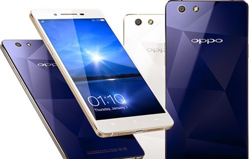 Nhưng tất cả chỉ dừng lại ở đó, Oppo Mirror 5 sử dụng màn hình 5 inch nhưng độ phân giải chỉ qHD 540 x 960 pixel trong khi các smartphone cùng phân khúc đều sử dụng màn hình có độ phân giải HD trở lên. Máy dùng chip Snapdragon 410 4 nhân với RAM 2GB, bộ nhớ trong 16GB, camera trước và sau có độ phân giải lần lượt 5 và 8 megapixel, đi kèm nhiều tính năng hay như chế độ làm đẹp chân dung, chế siêu độ phân giải SuperHD, phơi sáng 8 giây hay chế độ Manual cho phép lấy nét tay và tuỳ chỉnh các thông số như ISO, EV để có bức hình ưng ý.